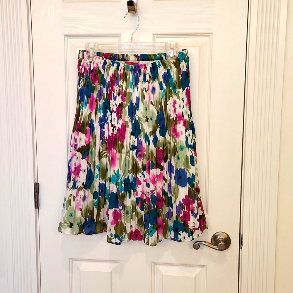 Sunny Leigh pleated floral skirt size M